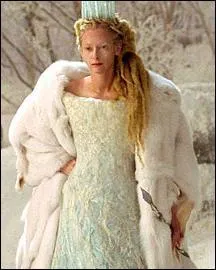 Elle est une cruelle sorcire, depuis qu'elle rgne sur Narnia, l'hiver y est permanent :