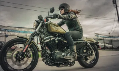 Qui chante "J'appuie sur le starter, et voici que je quitte la Terre" ?