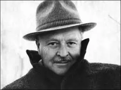 Quel poète turc a été condamné à 15 ans de prison pour marxisme dans son pays ?