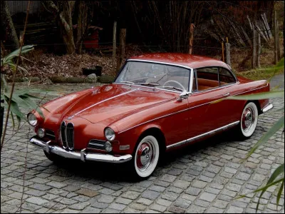 Ce coupé à moteur V8 est le fruit d'un plan produit axé sur de puissants véhicules élitistes qui a failli signer l'arrêt de mort de la firme bavaroise. Quel est ce modèle ?