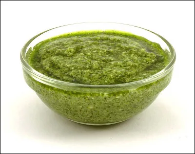 Basilic, parmigiano reggiano, fiore sardo (fromage de brebis), huile d'olive, gros sel, ail...quel ingrédient faut-il ajouter dans le mortier pour préparer du véritable "pesto alla genovese" ?
