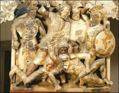 Étrusques : Cochez les réponses vraies à propos de cette plaque en relief.