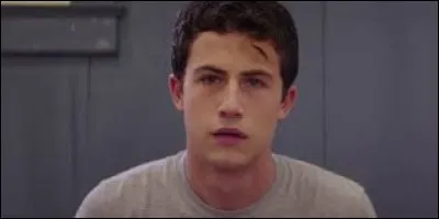 Dans la série "13 Reasons Why", Clay doit écouter des cassettes qui retracent la vie de Justin Foley.