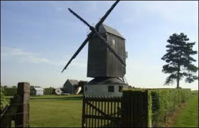 Nous terminons notre balade dans le Centre-Val-de-Loire au pied du moulin de la Garenne, &agrave; Ymonville. Commune de l'arrondissement de Chartres, elle se situe dans le d&eacute;partement ...