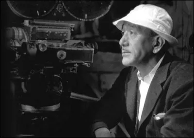 Qu'est-ce qu'Ozu Yasujiro s'attache-t-il surtout à traiter dans ses films ?