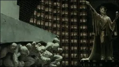 De quoi se plaint Harry &agrave; Voldemort au d&eacute;partement des myst&egrave;res ?