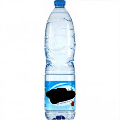 Quelle est la marque de cette bouteille d'eau ?