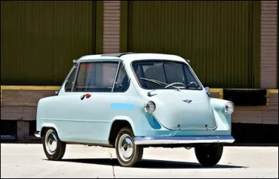 Placer deux avants de BMW Isetta dos-à-dos, faites les fusionner et vous obtenez ça. Ce microcar allemand a été déterré en 2011 dans un film d'animation :