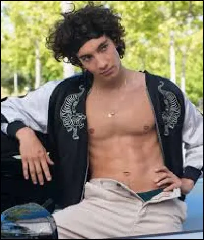 De qui joue-t-il le rôle ?