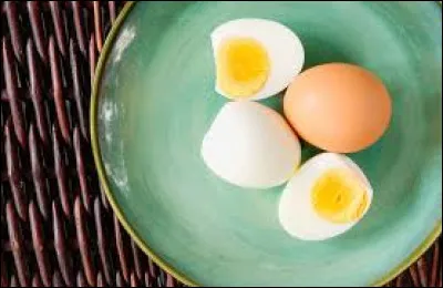 Les œufs durs sont une bonne idée de collation qui font partiE ...