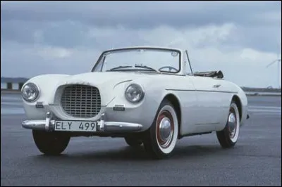 Ce roadster européen, inspiré par la Corvette, a vu sa carrière entachée par une qualité de fabrication indigne des standards de sa firme. 
Quelle est cette rarissime décapotable ?