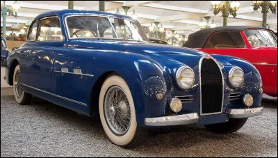Quand Roland Bugatti, frère de Jean Bugatti, tente de poursuivre l'aventure, cela donne ce rarissime modèle, la dernière voiture civile construite sous la famille Bugatti. Pouvez-vous en donner le nom ?