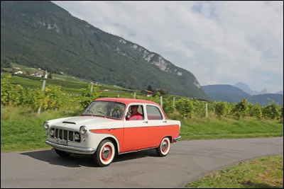Voici une autre rareté, transalpine cette fois. Cette élégante berline était dotée d'un moteur à arbres à cames en tête. Saurez-vous trouver son nom ?