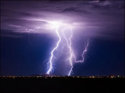 C'est le dieu des dieux, des cieux, de la foudre...