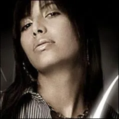 De quelle origine est cette chanteuse ?