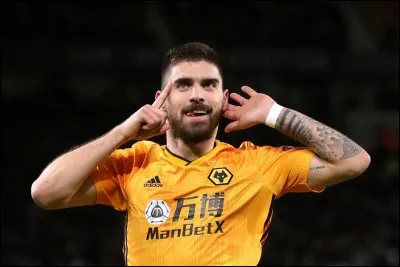 Qui a marqué 15 but avec les Wolves, dont 12 en dehors de la surface de réparation ?