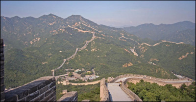 Quelle est la longueur totale de la Grande Muraille de Chine, parties actuellement détruites comprises (selon l'Administration nationale du patrimoine culturel) ?