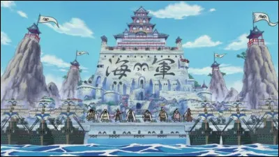 Durant la guerre au sommet de Marineford, quel ancien grand corsaire a sauvé la vie à Ace, Jinbei et Luffy ?