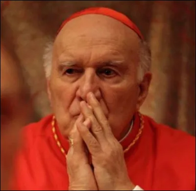 Son dernier grand rôle reste Habemus Papam de Moretti où il incarne le cardinal Melville futur Pape. Mais que se passe-t-il lorsqu'il apparaît au balcon du Vatican ?