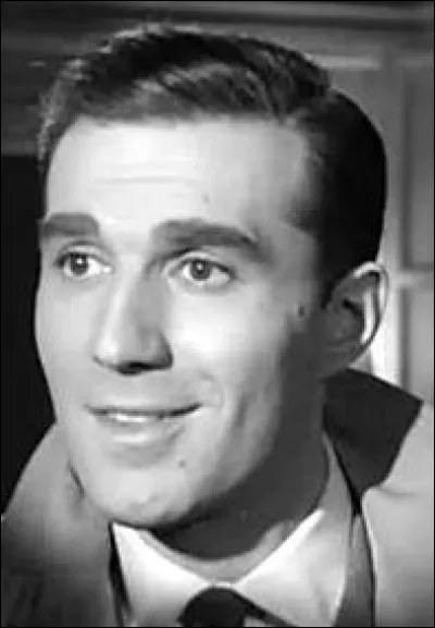 Quelle compagnie de théâtre va lui permettre de se faire un nom dans le milieu du spectacle ?