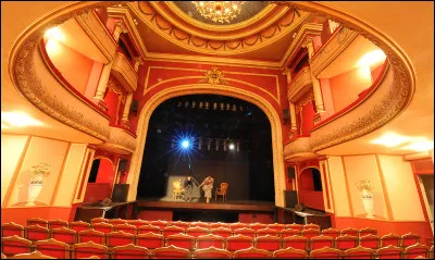 Qui a écrit la pièce de théâtre "La Thebaïde" ?