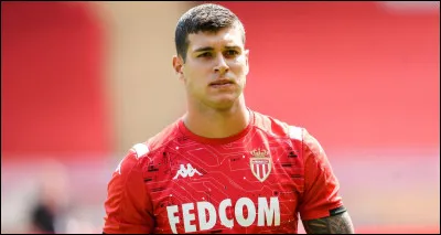 Qui est ce footballeur ?