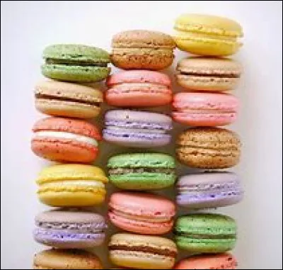 Quel ingrédient principal entre dans la composition des macarons ?
