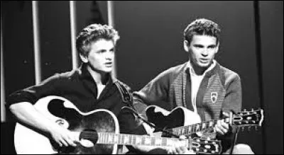 Quel duo baptis&eacute; Tom et Jerry quand il a d&eacute;but&eacute; a repris ''Bye Bye Love'' des Everly Brothers ?