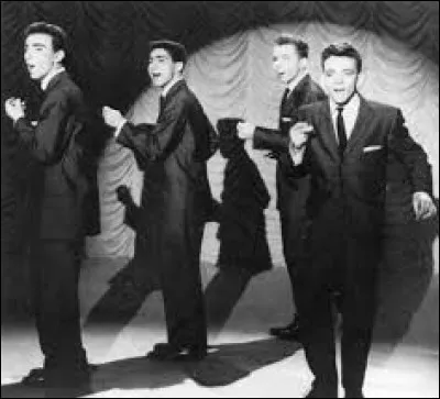 Danny & the Juniors a chant&eacute; ''At the Hop''. &Agrave; quelle tranche d'&acirc;ge correspond la cat&eacute;gorie de sportifs appel&eacute;s ''juniors'' ?