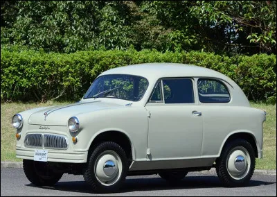 Cette petite traction avant est la première automobile de sa marque. Quelle est cette voiture ?