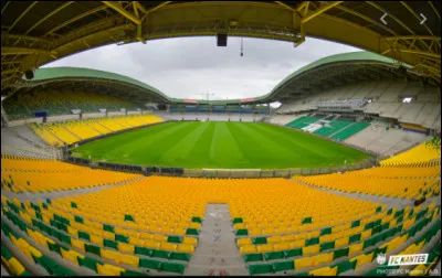 Quelle est la capacité du stade de la Beaujoire ?
