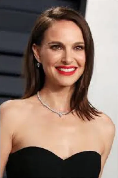 Quelle profession fait-elle en plus qu'actrice ?