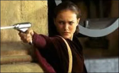 Quel métier lui a-t-on proposé avant qu'elle affirme vouloir devenir actrice ?