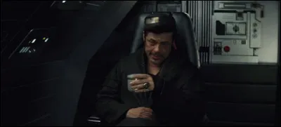 Qui aide Rose et Finn à s'échapper de la planète ?