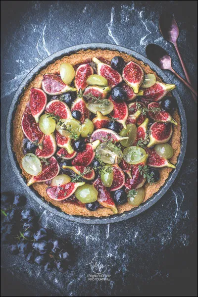 Complétez l'expression : 
"Mi-____ mi-_____."