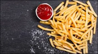 À midi, ta mère a préparé un bon poulet rôti accompagné de frites. Soudain, en mangeant, tu veux du ketchup mais ta sur le prend avant toi. Elle vide toute la bouteille. Que fais-tu ?