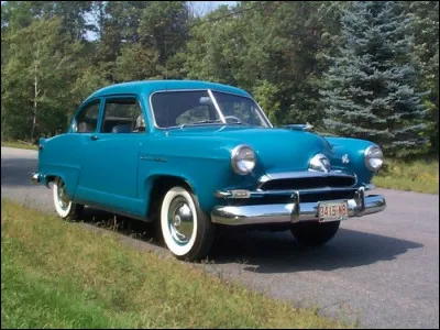 Cette berline compacte à deux portes devait détourner les Américains peu fortunés de la voiture d'occasion. Hélas, cette voiture ne remplira jamais ses objectifs de vente et ne sortira pas son constructeur du déclin :