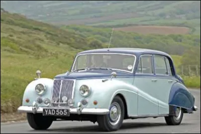 Cette grosse voiture britannique n'était pas aussi dépassée que son stylisme conservateur le laisserait entendre. Quelle est cette voiture ?