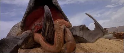 Comment s'appelle (en français) cette créature que Kevin Bacon affronte dans un film culte de 1990 ?