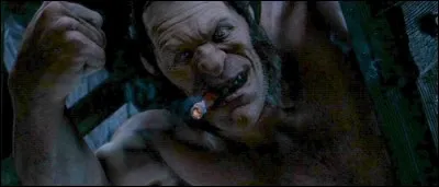 Contre quelle créature, issue d'un roman de l'époque victorienne, se bat Van Helsing dans la scène d'ouverture du film de Stephen Sommers ?