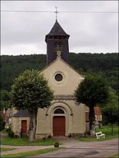 Vous avez sur cette image l'église Saint-Aignan de Nannay. Commune Nivernaise, elle se situe en région ...