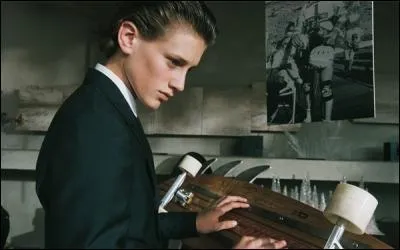 Il dit  sa mre s'tre achet son costume en vendant sur le net ses BD de :