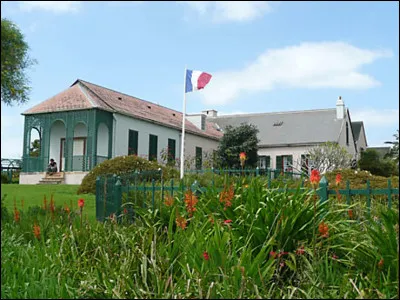 Où est-il mort le 5 mai 1821 à l'âge de 51 ans ?