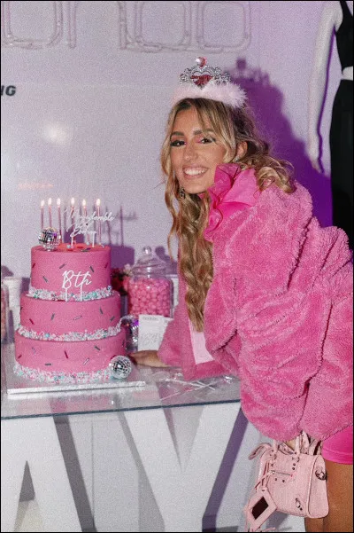 En 2019, avec quelle marque Maya a-t-elle fêté son anniversaire ?