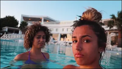 Pendant les vlog d'août de "Léna Situations", où Maya l'a-t-elle emmenée ?