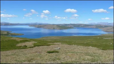 C'est dans cette ville que naît le fleuve évoqué en question 3. Quel est ce fleuve qui arrose ensuite, entre autres, les villes d'Abakan et de Krasnoïarsk avant de se jeter dans l'océan Arctique ?