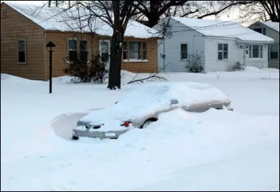 Dans la Rome antique, quel nom donnait-on à la largesse faite au peuple à l'occasion de certains événements ?