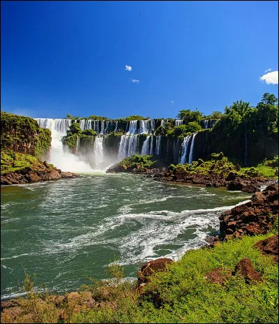 Devant quel océan se situe Buenos Aires ?