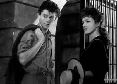 Pendant la Première Guerre mondiale, une jeune fiancée, Micheline Presle, aide soignante dans un hôpital militaire, prend pour amant Gérard Philipe, un lycéen, trop jeune pour rejoindre l'armée.
Claude Autant-Lara, 1947.