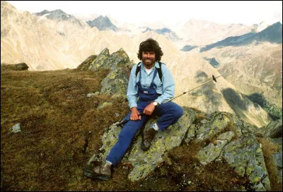 L'histoire de l'alpinisme est parsemée de nombreuses tragédies. Une fois n'est pas coutume, l'un des plus grands alpinistes de tous les temps a lui aussi perdu son compagnon de cordée dans une course tragique sur le Nanga Parbat en 1970, la victime n'étant autre que son propre frère... Qui est ce montagnard célèbre ?